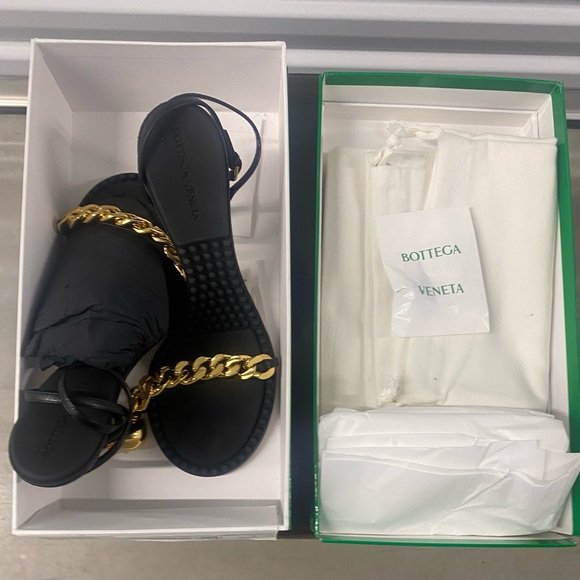 Bottega Veneta
Black and Gold ball High-Heeled Sandal - Picture 9 of 15